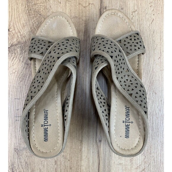 Minnetonka Platform Wedge Eyelet Sandals Women's Size 10 Brown Suede Leather - Picture 12 of 15